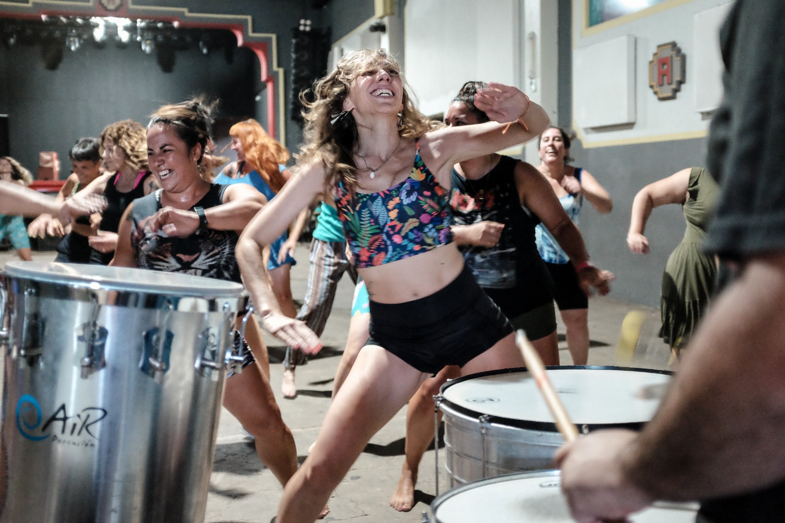 Ritmo, color y alegría: darán un seminario de danza brasileña en Funes con músicos en vivo
